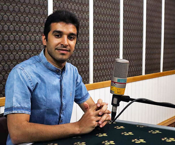 برنامه رادیویی کارگاه لبخند با اجرای روح‌الله احمدی